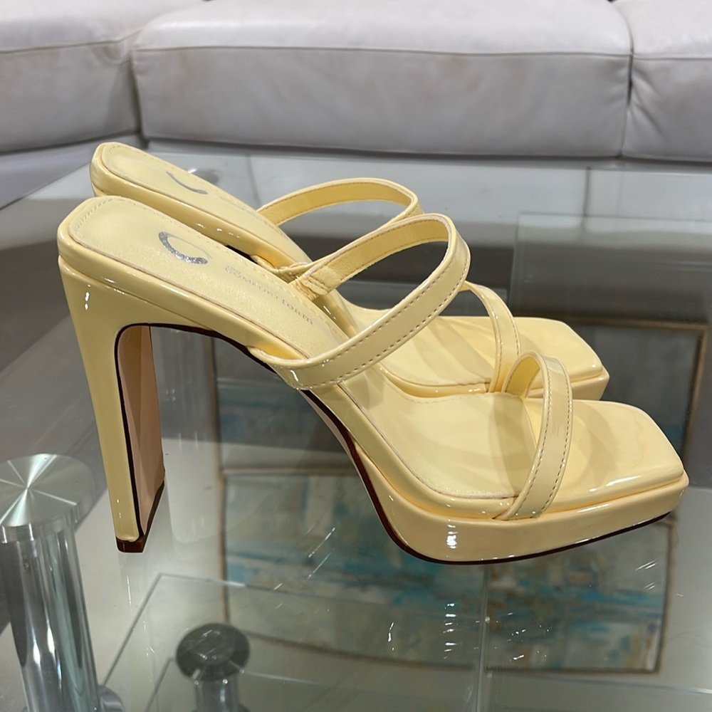 NAIVEE yellow butter square toe slim heel 5” strappy soldout size 8.5